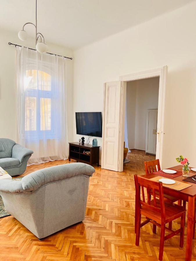 Apartment Friends Central Oradea Exterior foto