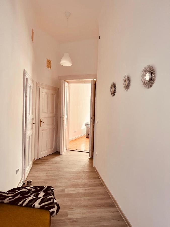 Apartment Friends Central Oradea Exterior foto