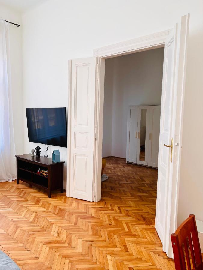 Apartment Friends Central Oradea Exterior foto