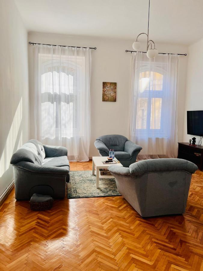 Apartment Friends Central Oradea Exterior foto